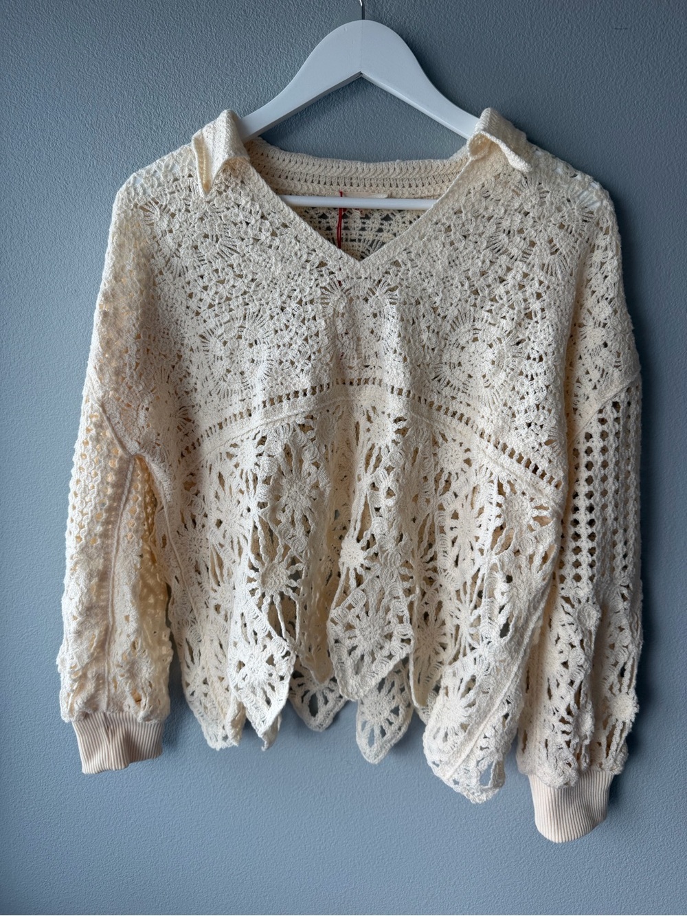 Solitaire cream boho lace open crochet long sleeve sweater Women’s sz M NWT
